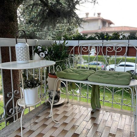 Your Familyapartment In Сірміоне Екстер'єр фото