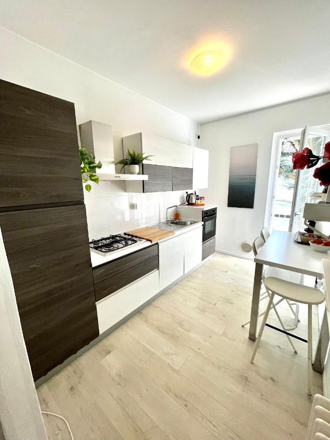 Your Familyapartment In Сірміоне Екстер'єр фото